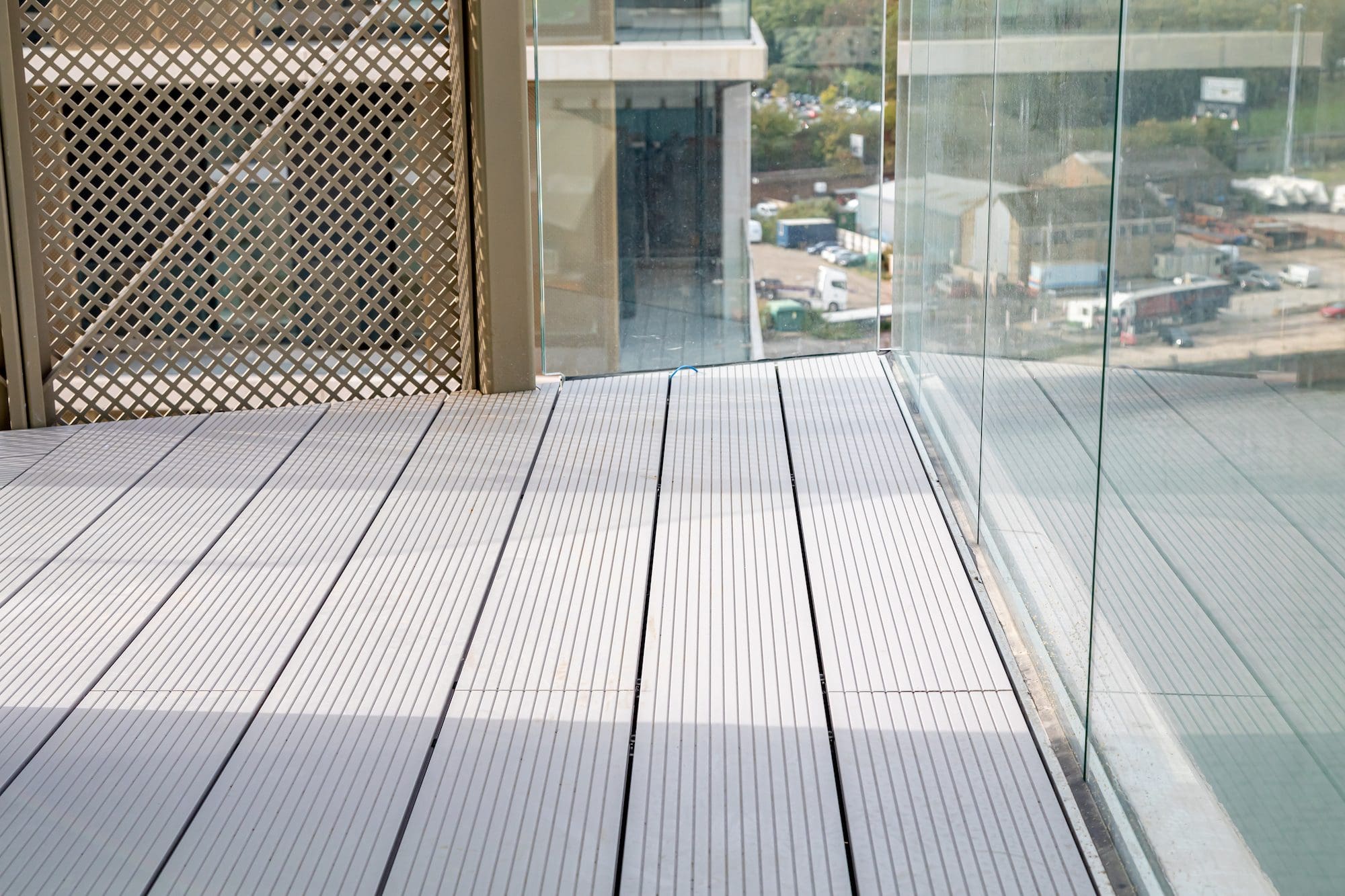 Terrace with aluminium decking and a glass balustrade