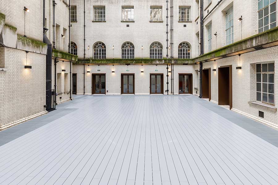 aluminium decking courtyard